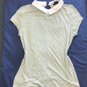 Super cute blouse, with tiny flower details.